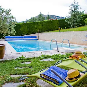 La Mirabelle - Familiale De Charme En Provence Bed & Breakfast